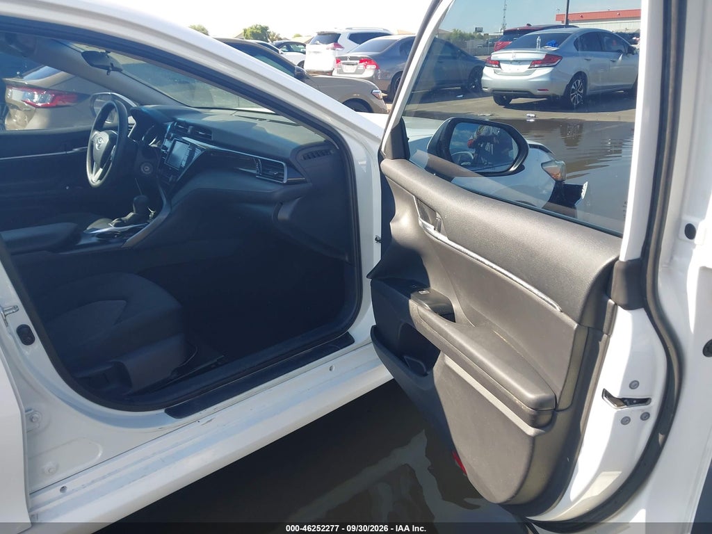 2020 Toyota Camry LE photo 5