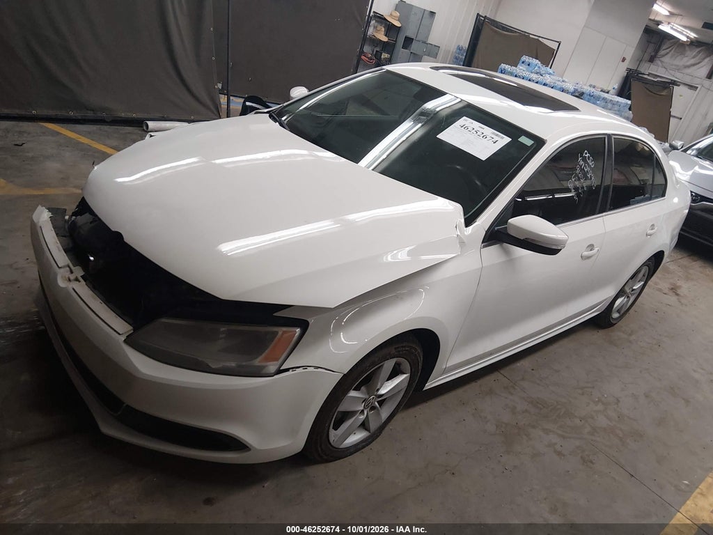 2013 Volkswagen Jetta 2.0L TDI photo 2