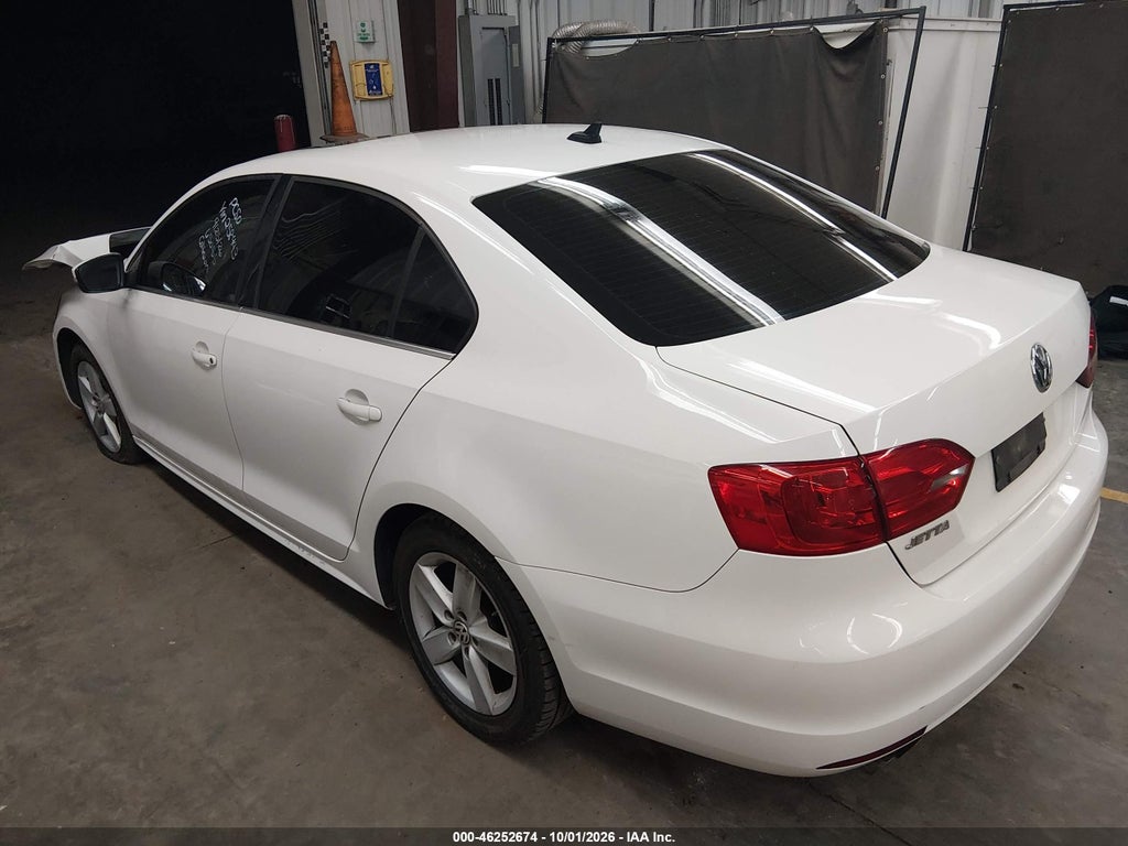 2013 Volkswagen Jetta 2.0L TDI photo 3