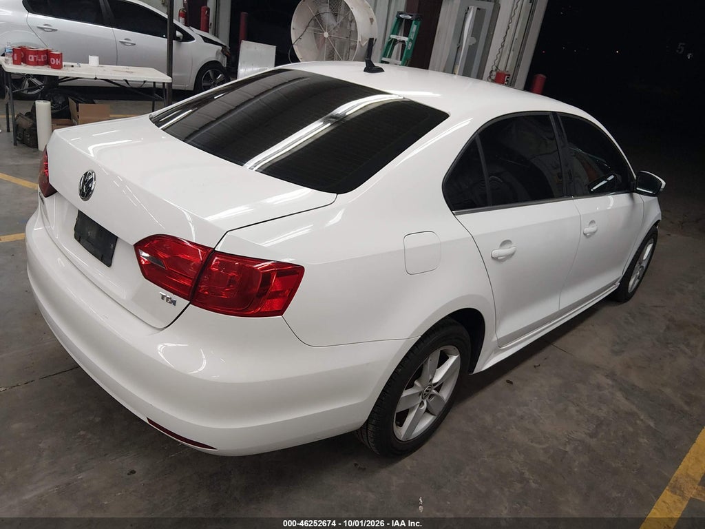 2013 Volkswagen Jetta 2.0L TDI photo 4