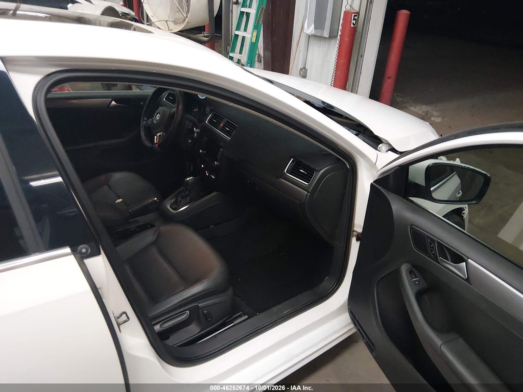 2013 Volkswagen Jetta 2.0L TDI photo 5