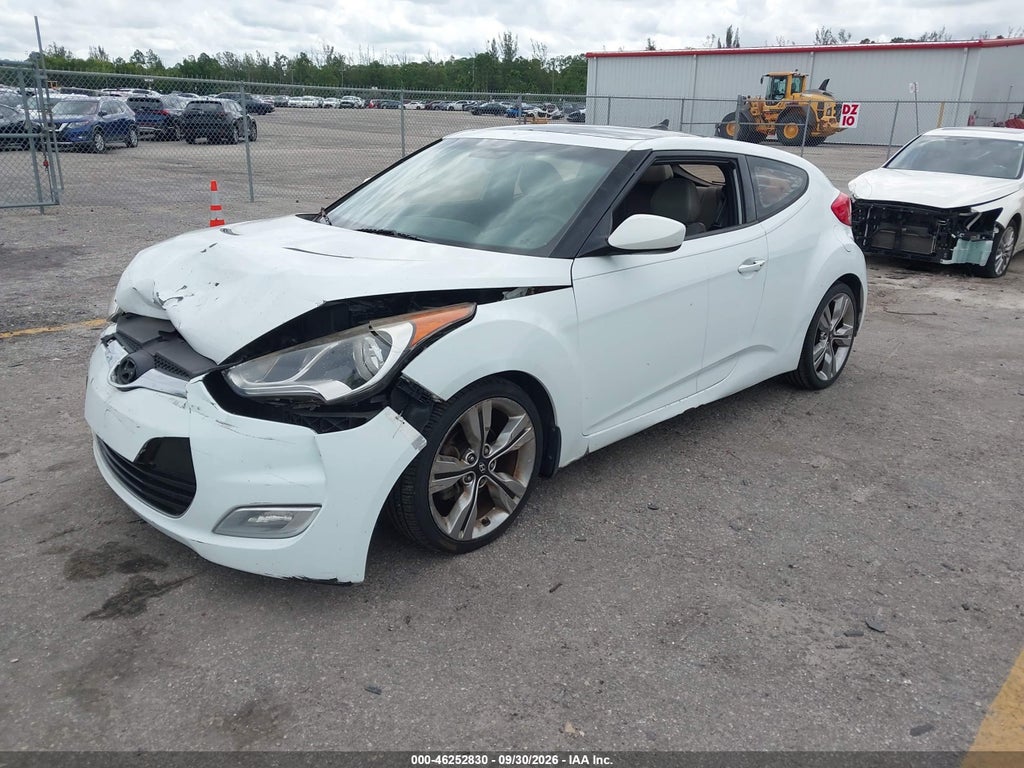 2013 Hyundai Veloster Base W/Gray photo 2