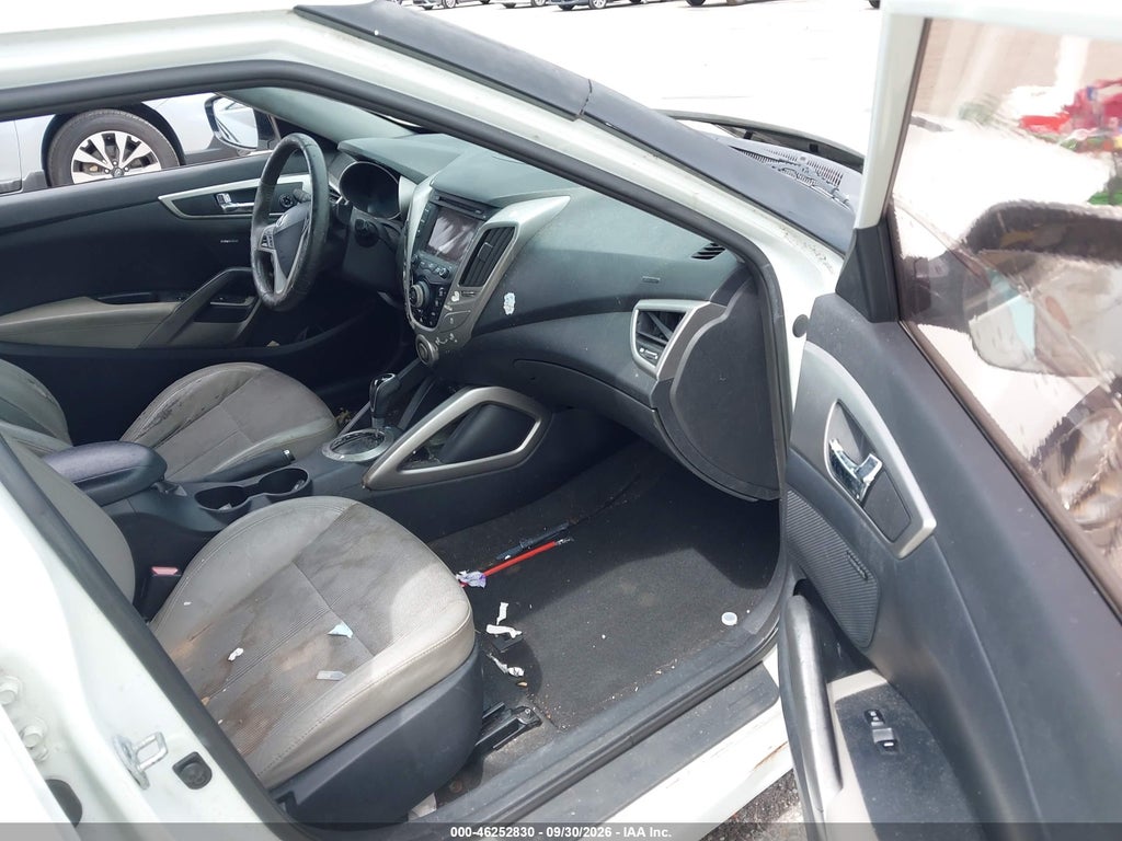 2013 Hyundai Veloster Base W/Gray photo 5