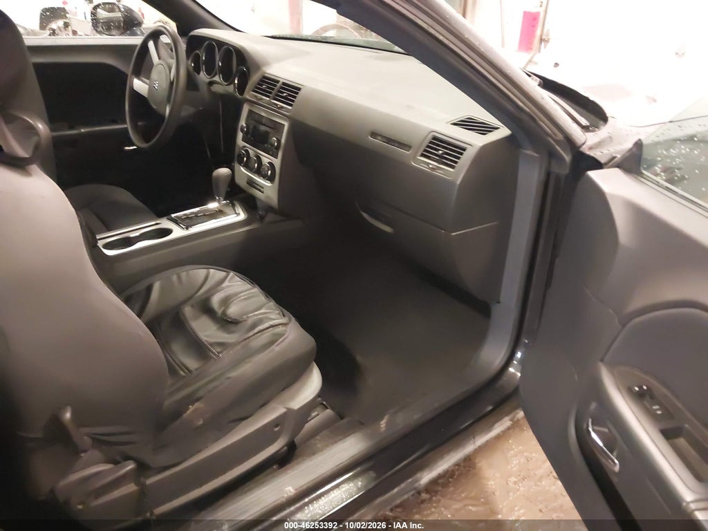 2010 Dodge Challenger SE photo 5