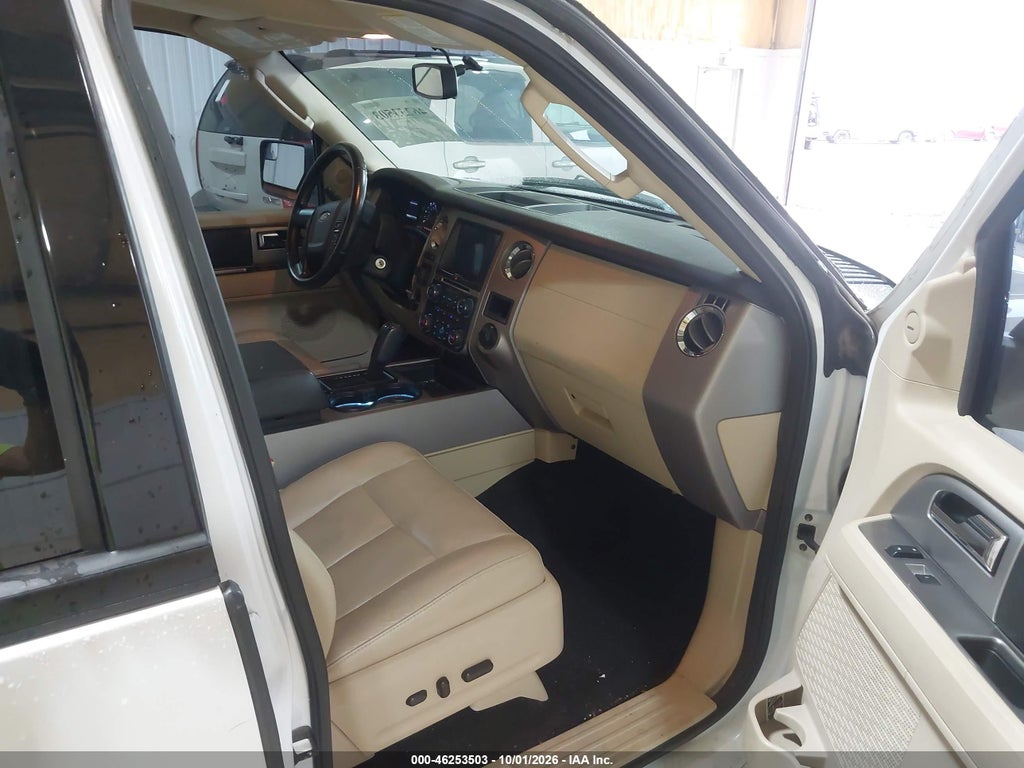 2017 Ford Expedition XLT photo 5