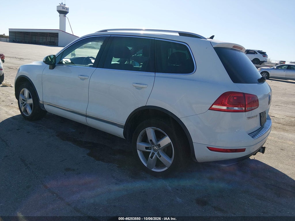 2013 Volkswagen Touareg VR6 LUX photo 3