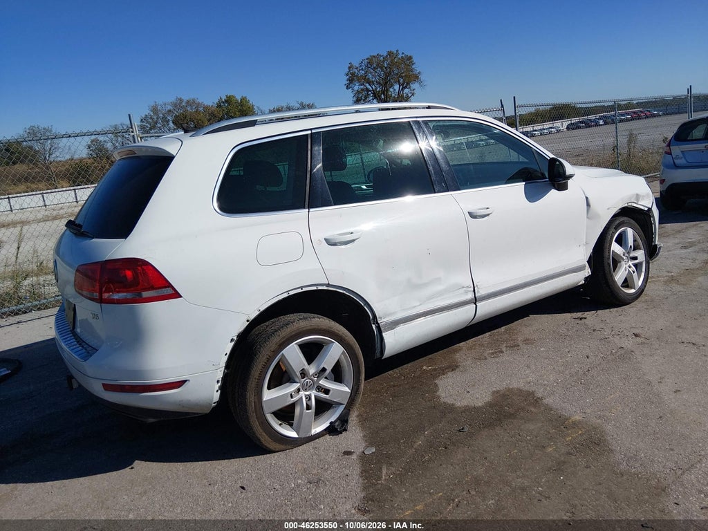 2013 Volkswagen Touareg VR6 LUX photo 4