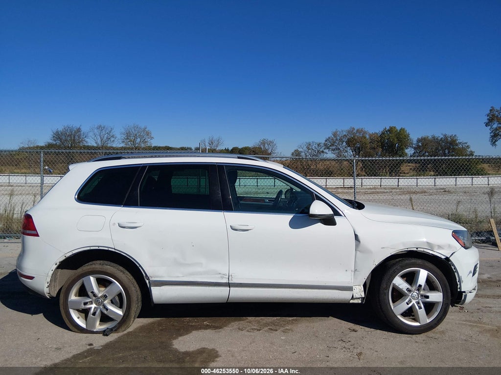 2013 Volkswagen Touareg VR6 LUX photo 6