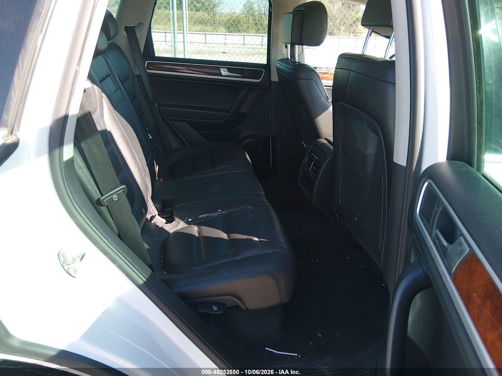2013 Volkswagen Touareg VR6 LUX photo 8