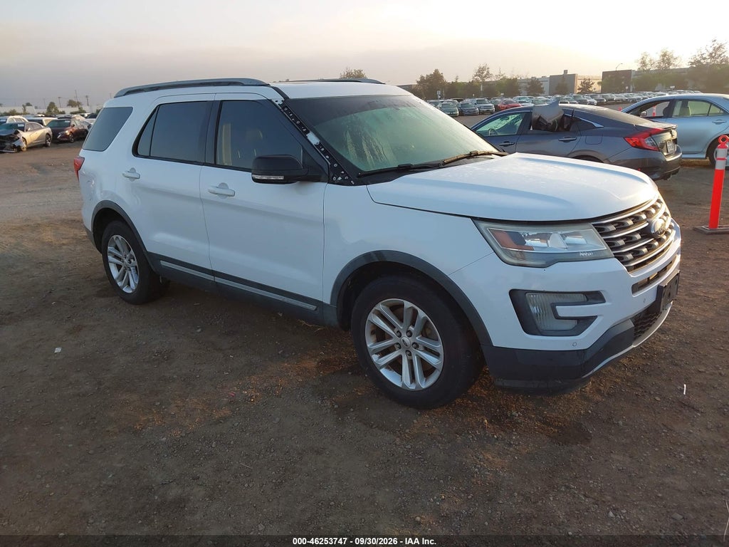 2016 Ford Explorer XLT photo 1