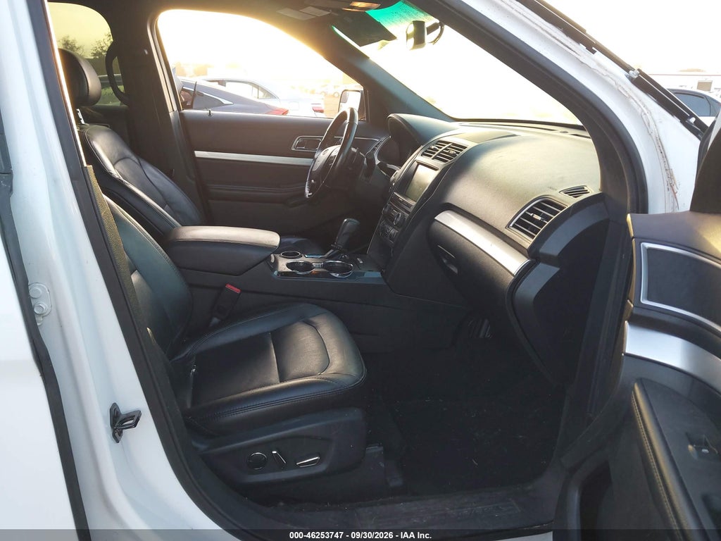 2016 Ford Explorer XLT photo 5