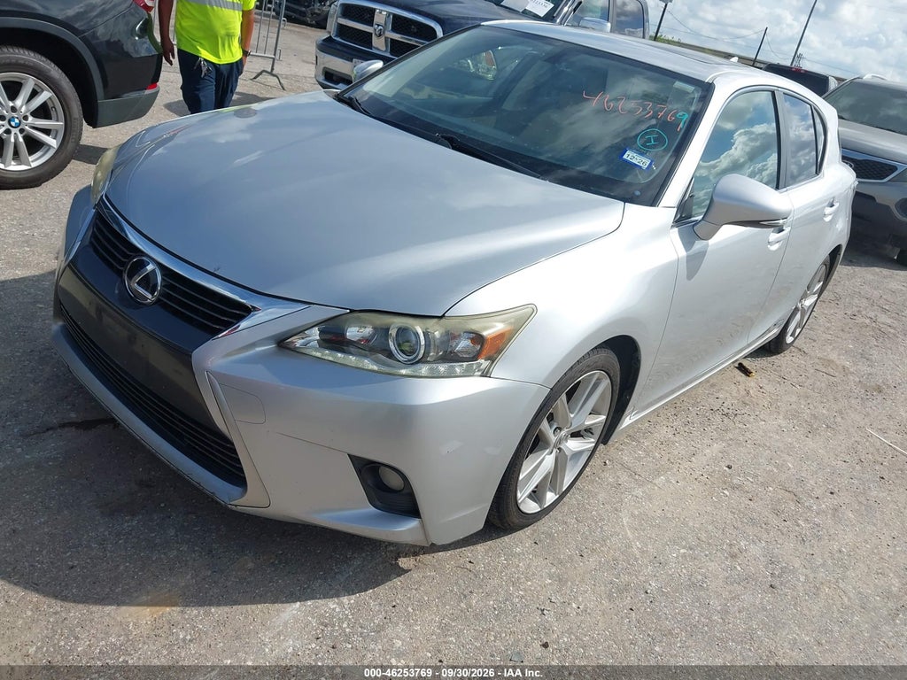 2015 Lexus CT 200H photo 2