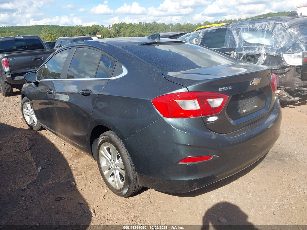 2017 Chevrolet Cruze LT Auto photo 3