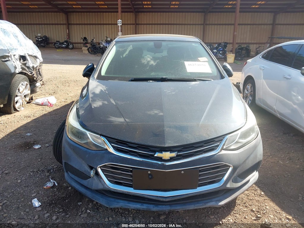 2017 Chevrolet Cruze LT Auto photo 6