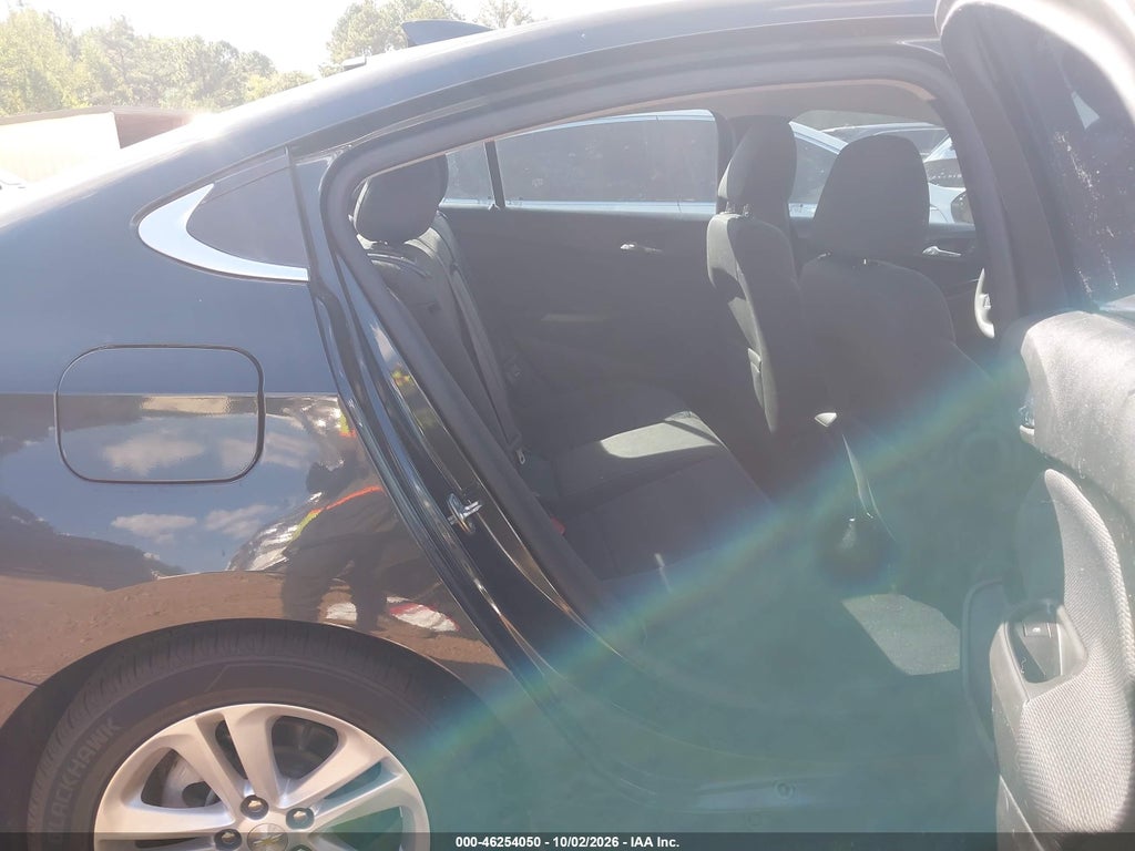 2017 Chevrolet Cruze LT Auto photo 8