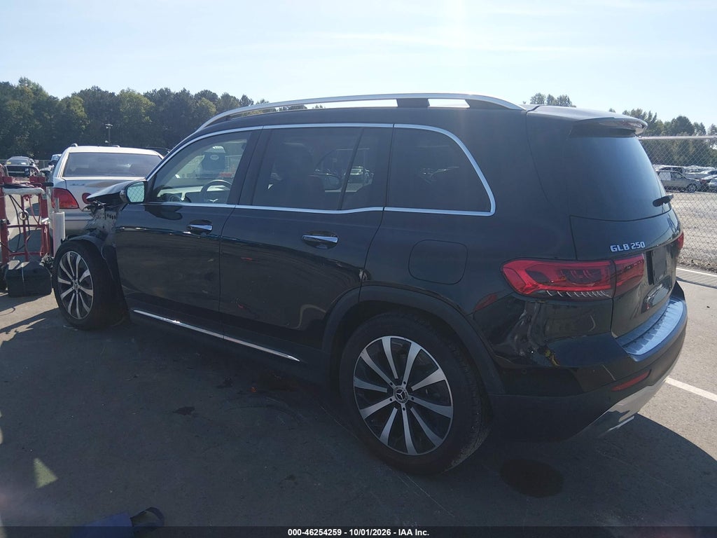 2022 Mercedes-Benz GLB 250 photo 3