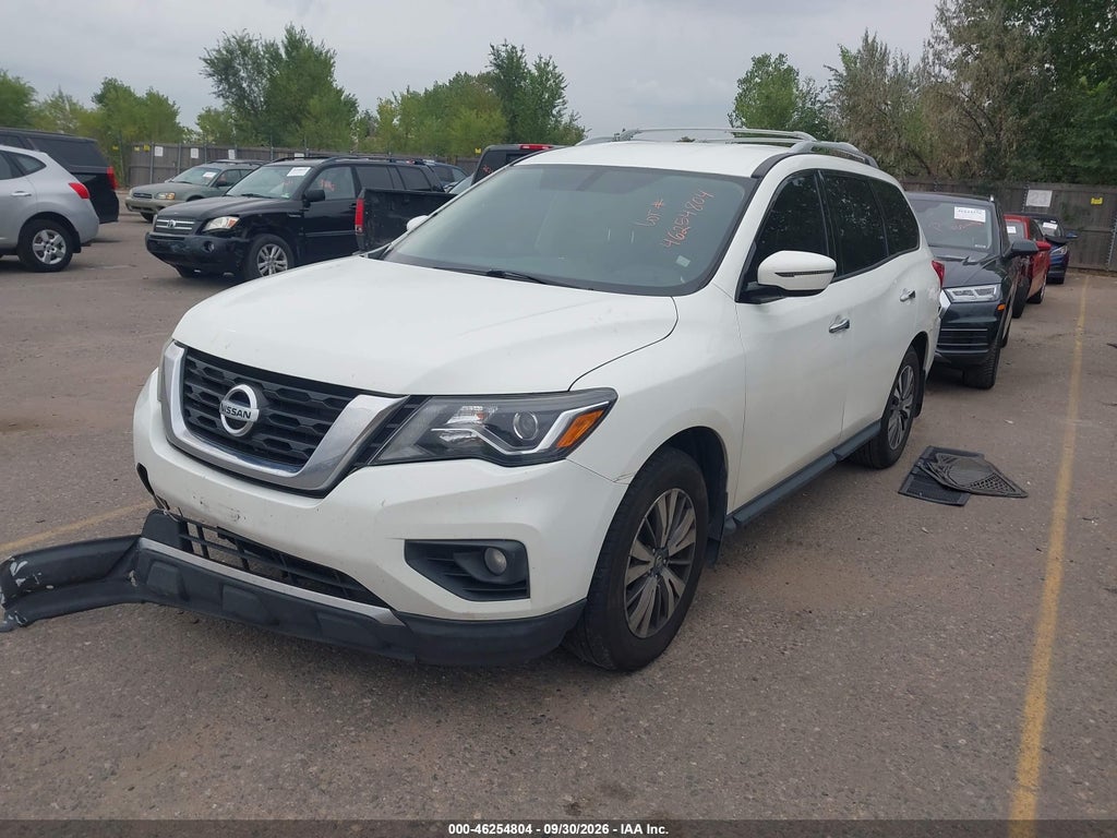 2017 Nissan Pathfinder S photo 2