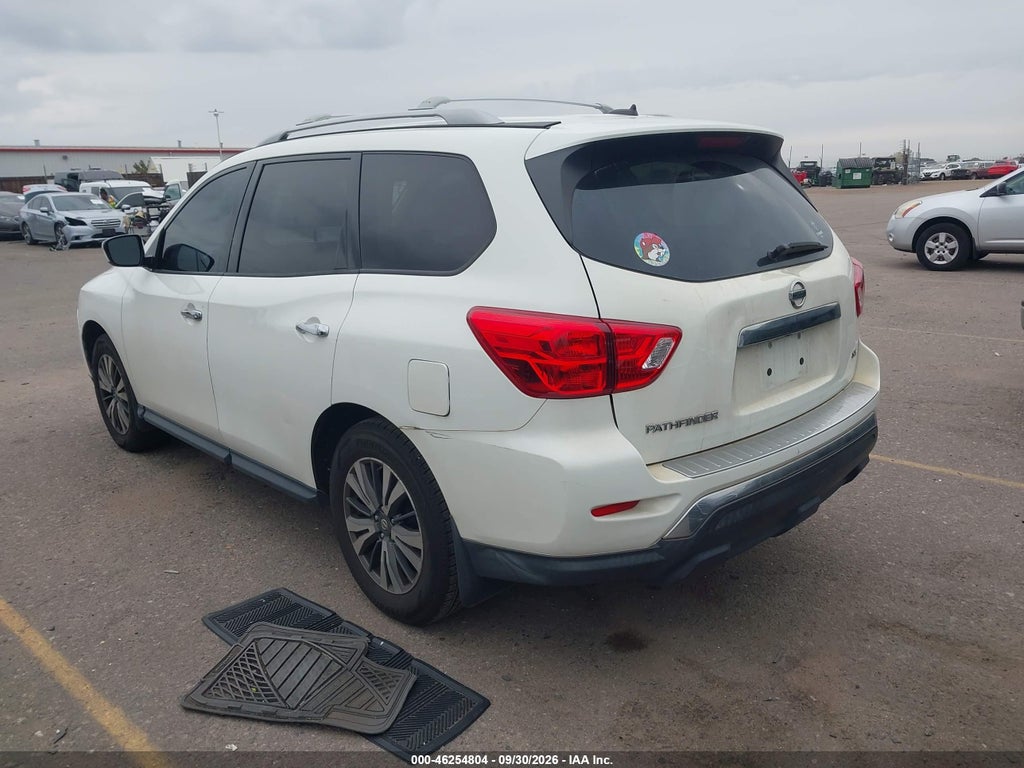 2017 Nissan Pathfinder S photo 3