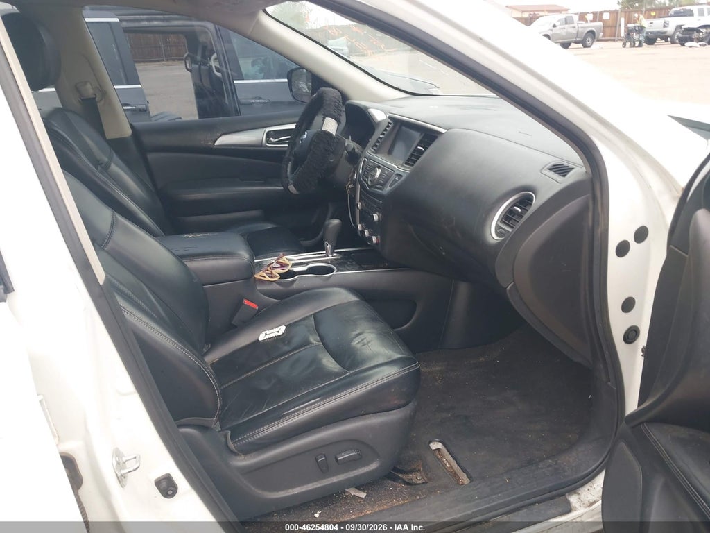 2017 Nissan Pathfinder S photo 5