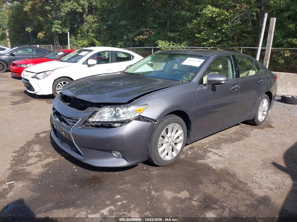 2014 Lexus ES 300H photo 2