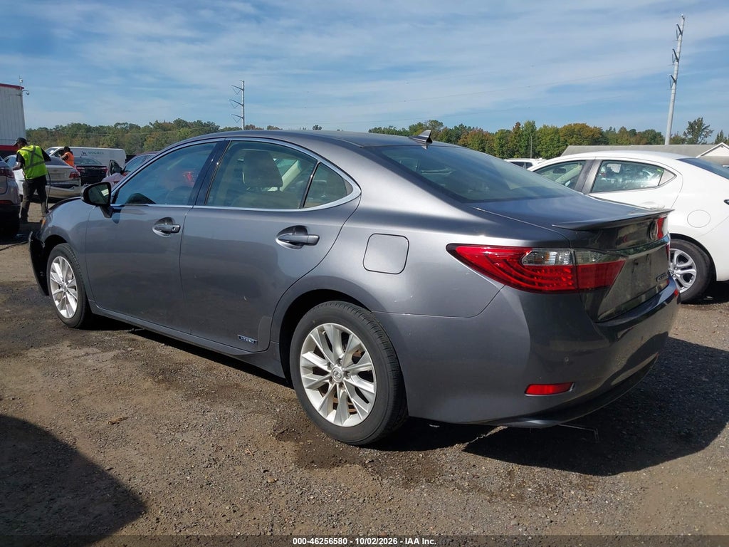 2014 Lexus ES 300H photo 3