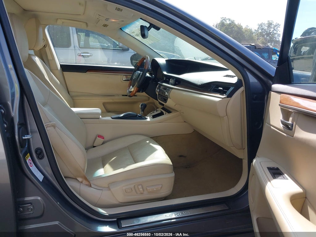 2014 Lexus ES 300H photo 5