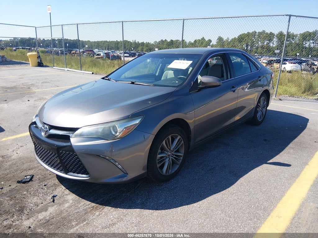 2017 Toyota Camry SE photo 2