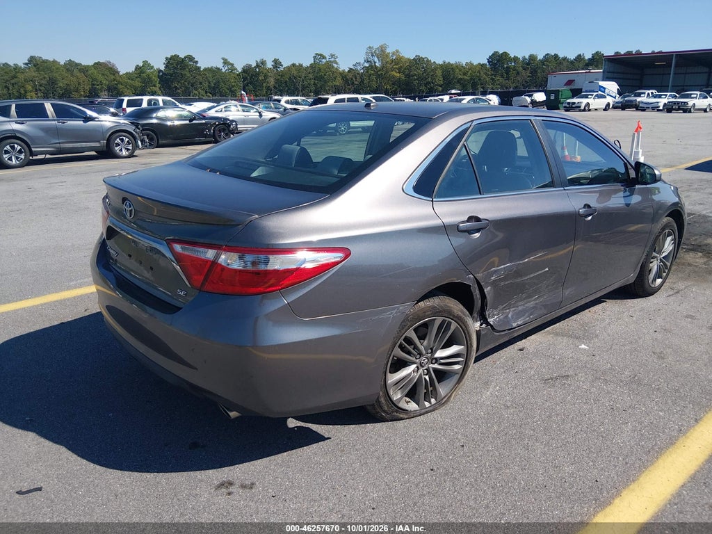 2017 Toyota Camry SE photo 4