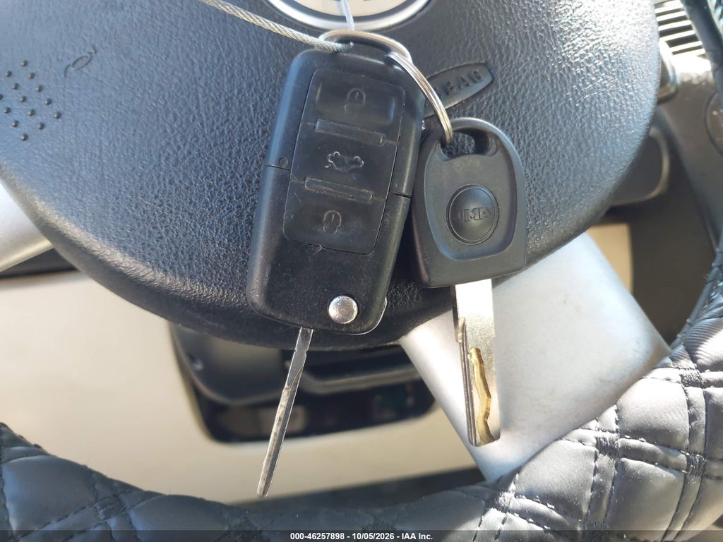 2009 Volkswagen New Beetle 2.5L photo 11