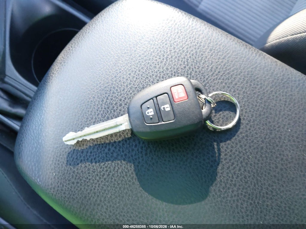2015 Toyota RAV4 LE photo 11
