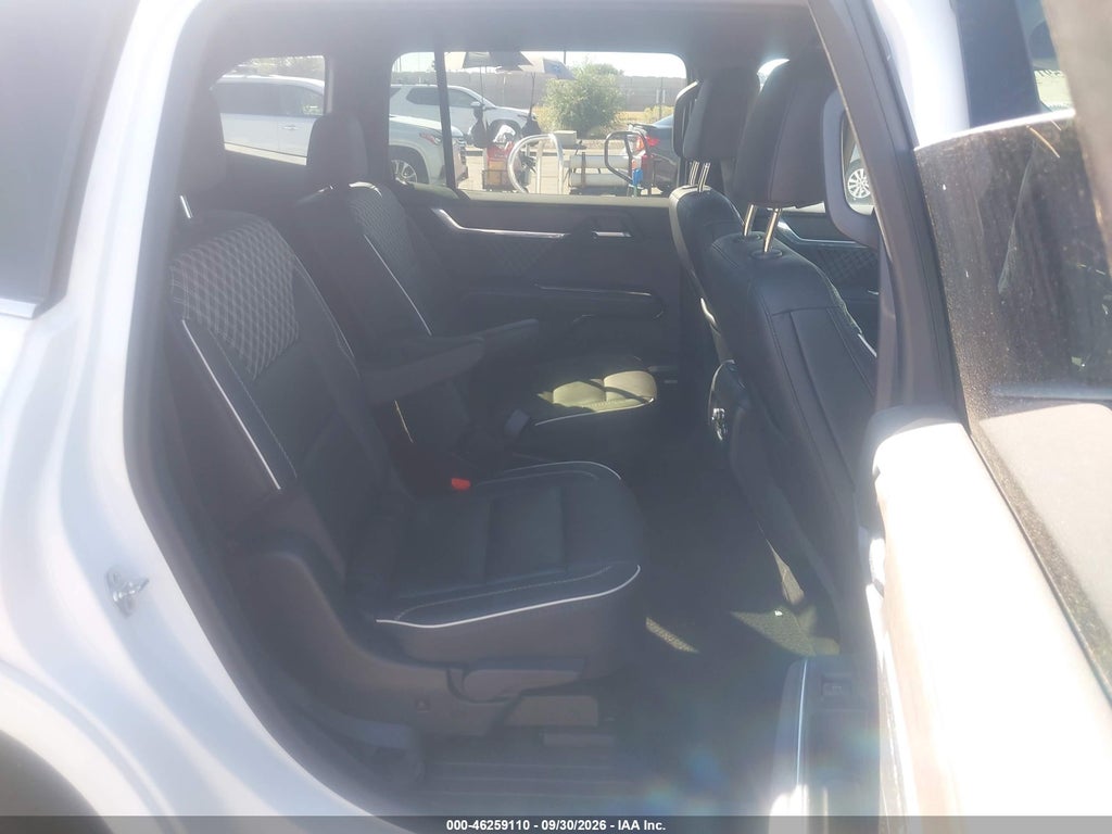 2025 GMC Acadia AWD Denali photo 8