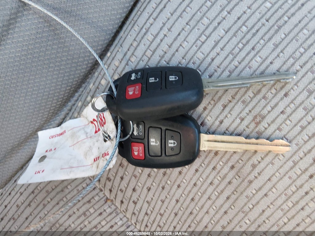 2014 Toyota Camry LE photo 11