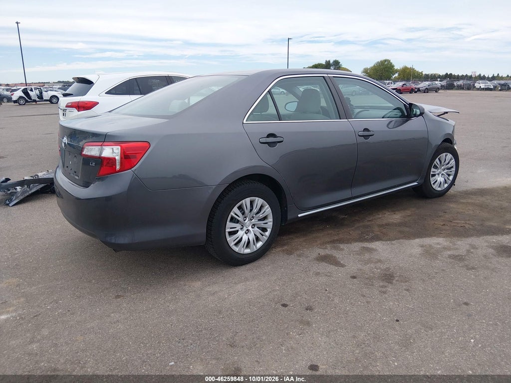2014 Toyota Camry LE photo 4