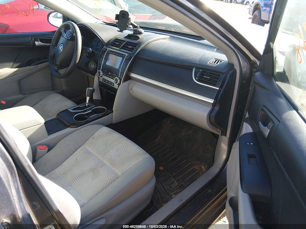 2014 Toyota Camry LE photo 5