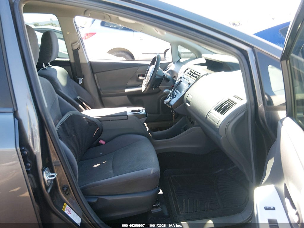 2014 Toyota Prius V Three photo 5