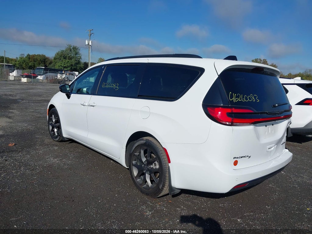 2025 Chrysler Pacifica Limited photo 3