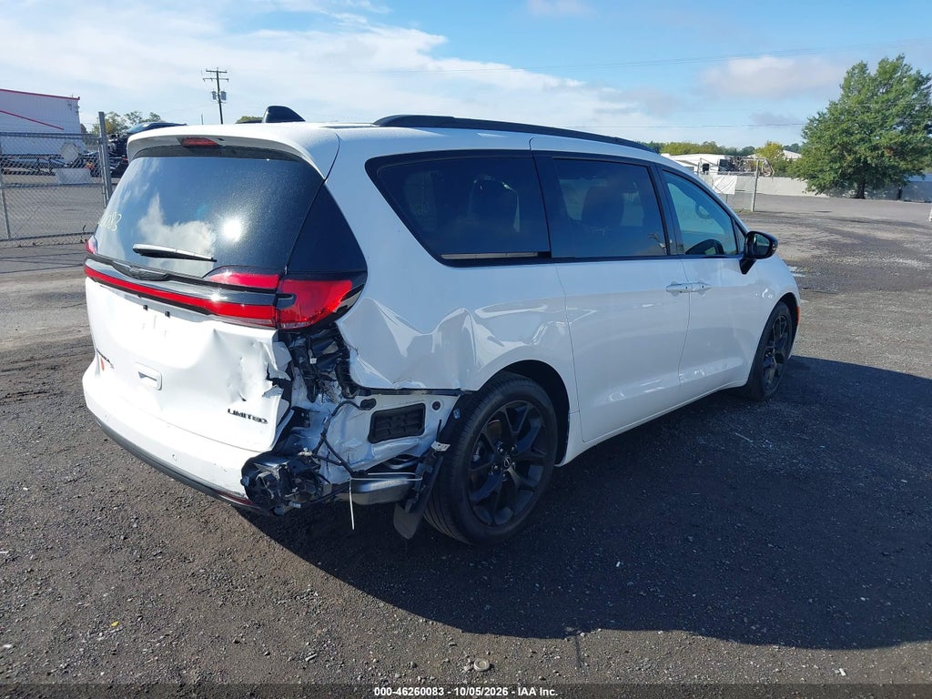 2025 Chrysler Pacifica Limited photo 4