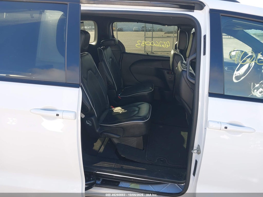 2025 Chrysler Pacifica Limited photo 8