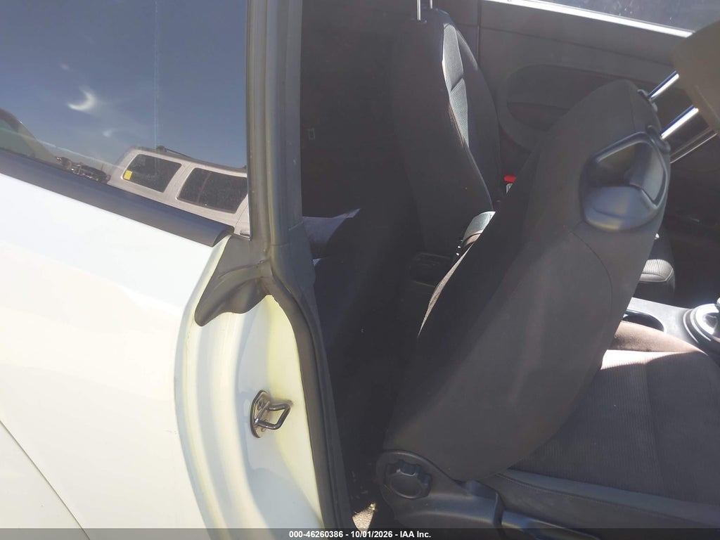 2013 Volkswagen Beetle 2.5L Entry photo 8