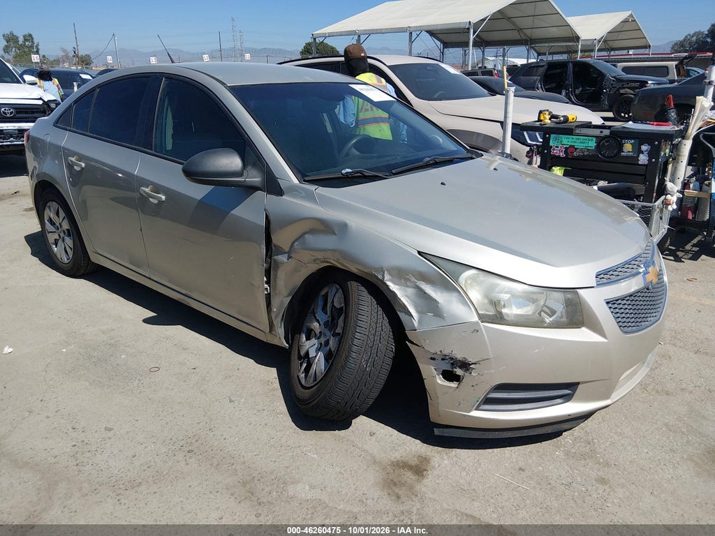 2013 Chevrolet Cruze LS Auto photo 1