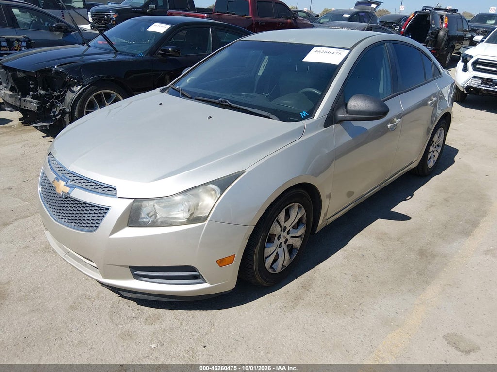 2013 Chevrolet Cruze LS Auto photo 2