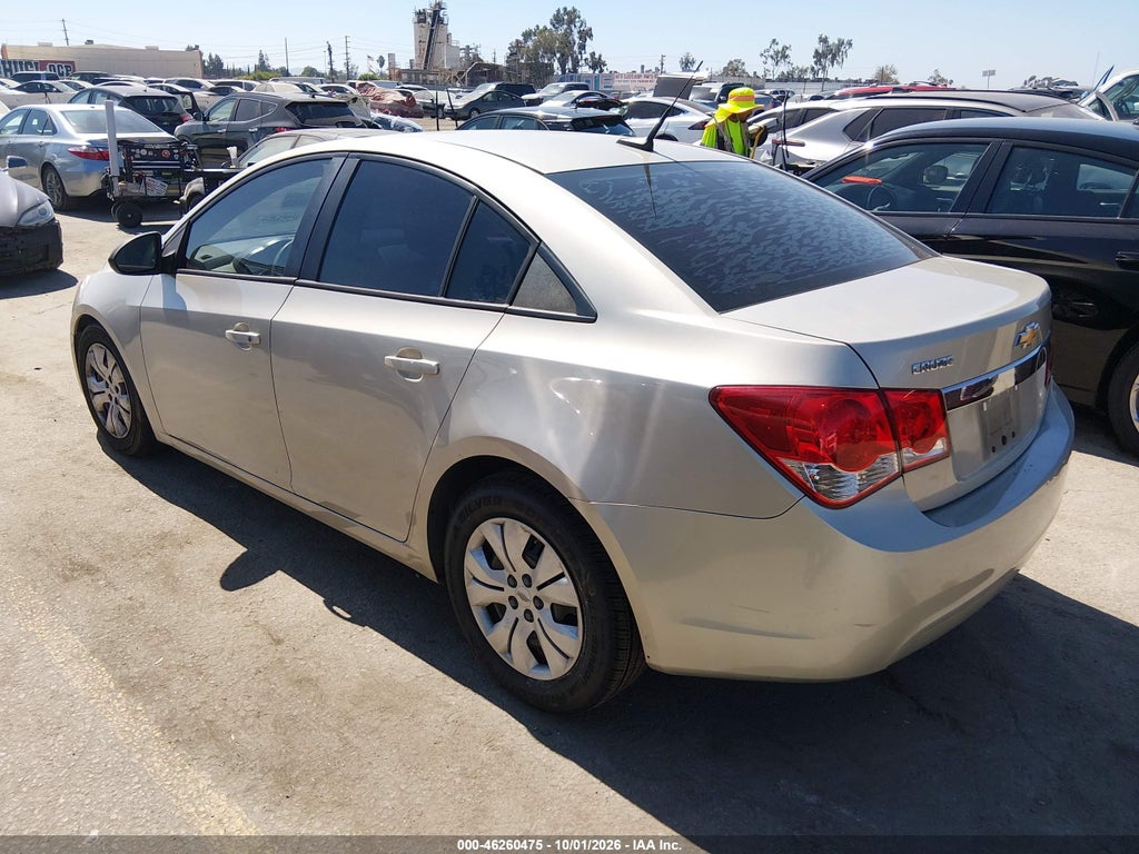 2013 Chevrolet Cruze LS Auto photo 3