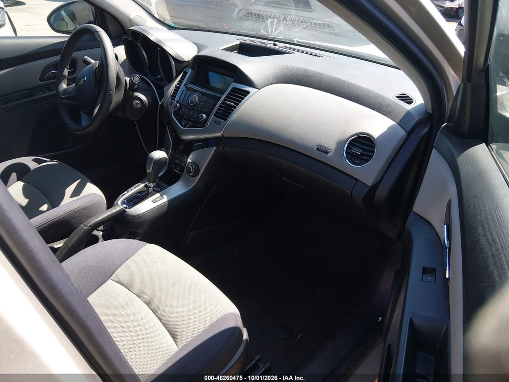 2013 Chevrolet Cruze LS Auto photo 5