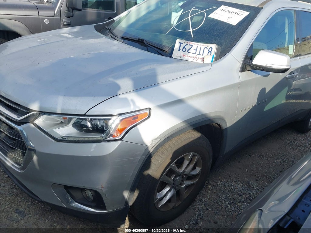 2019 Chevrolet Traverse 1LT photo 2