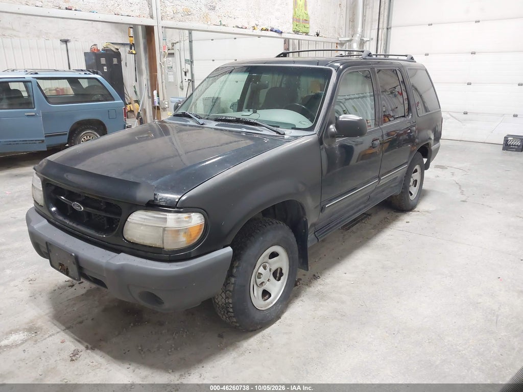 2000 Ford Explorer XLS photo 2