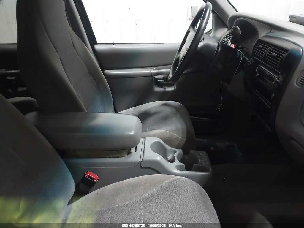 2000 Ford Explorer XLS photo 5