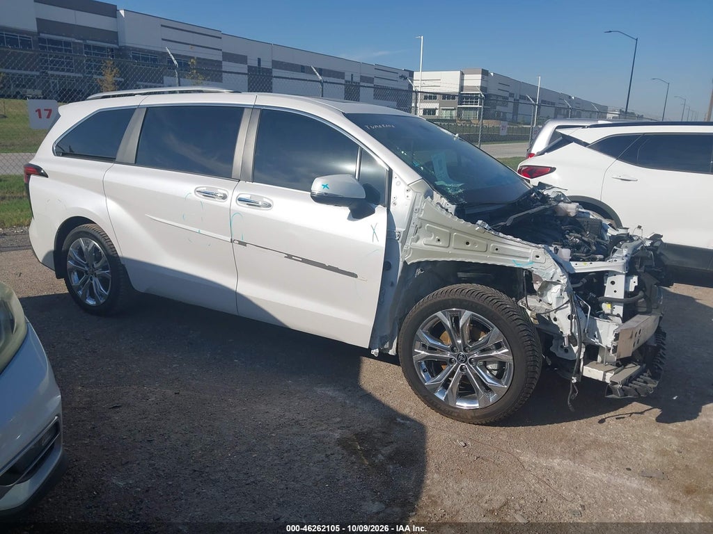 2024 Toyota Sienna Platinum photo 1