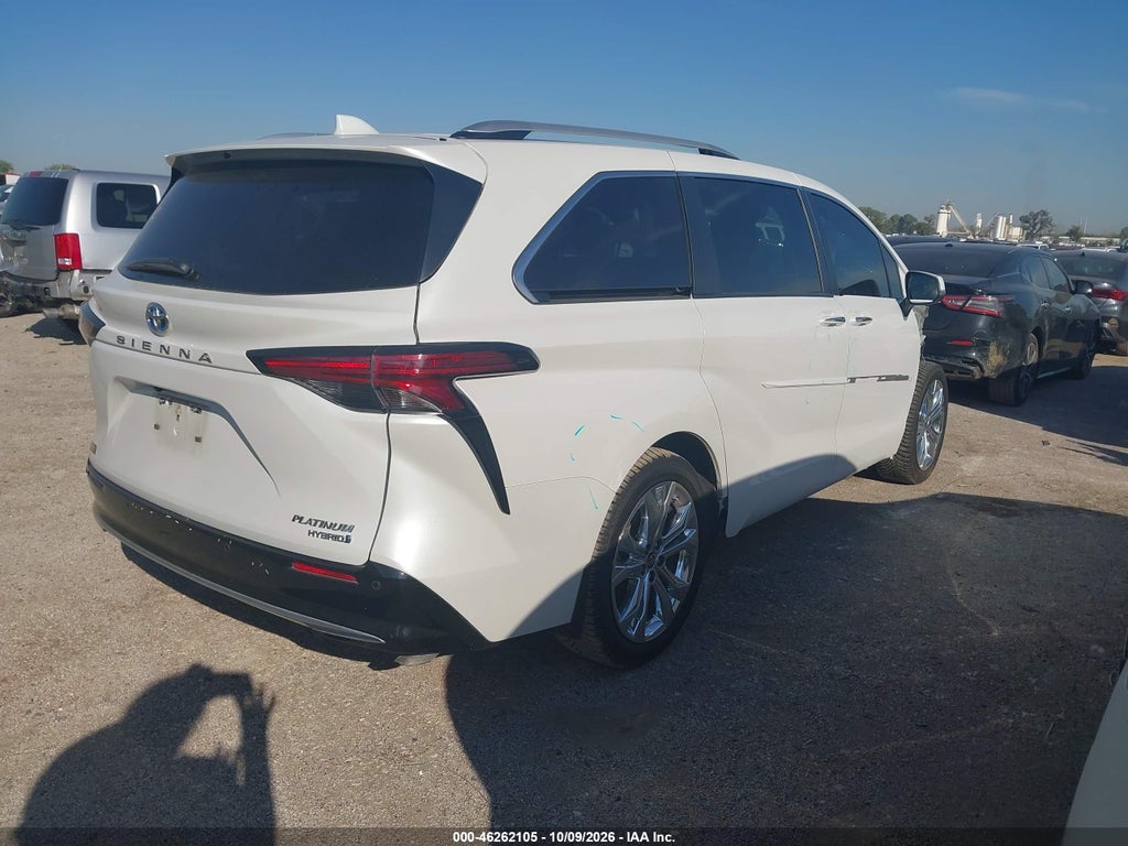 2024 Toyota Sienna Platinum photo 4