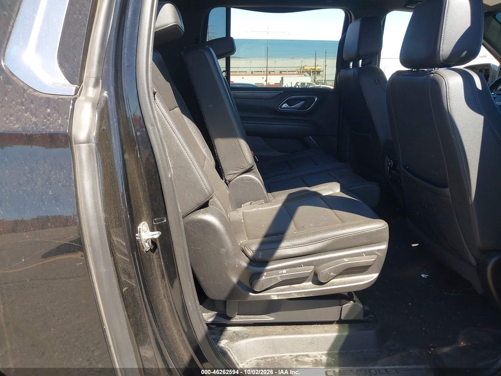 2022 Chevrolet Suburban 2WD LT photo 8