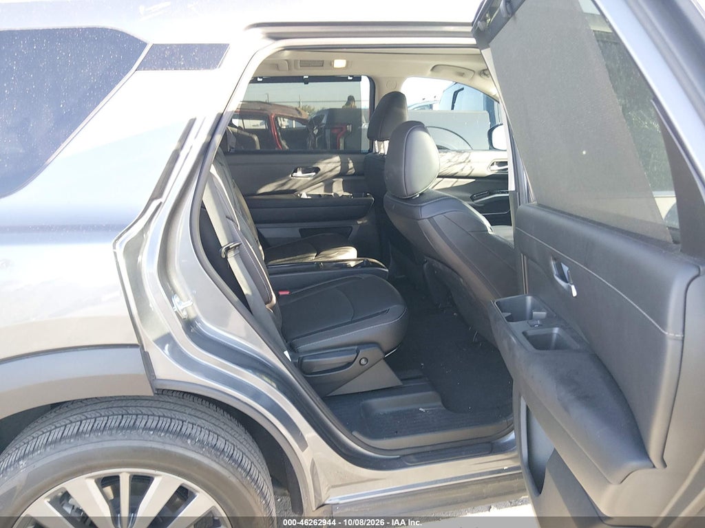 2025 Nissan Pathfinder SL FWD photo 8